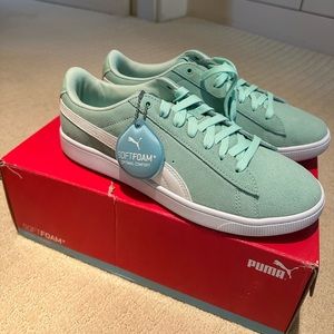never worn puma sneakers